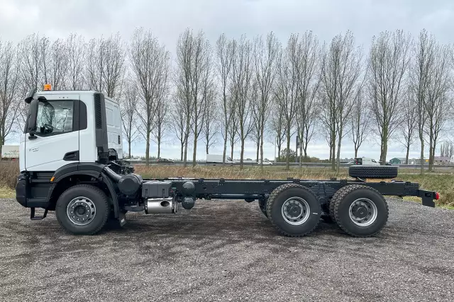 Iveco T-Way AD380T43H-4500 AT 6x4 Chassis Cabin