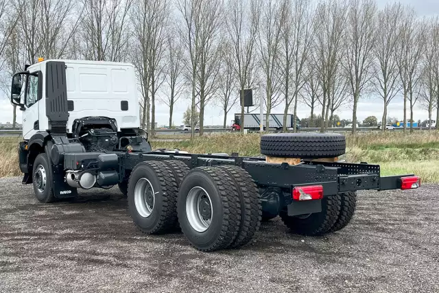 Iveco T-Way AD380T43H-4500 AT 6x4 Chassis Cabin