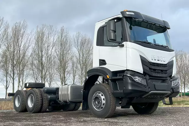 Iveco T-Way AD380T43H-4500 AT 6x4 Chassis Cabin