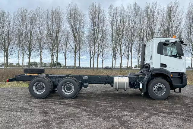 Iveco T-Way AD380T43H-4500 AT 6x4 Chassis Cabin