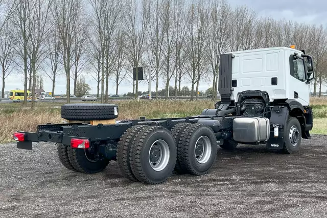 Iveco T-Way AD380T43H-4500 AT 6x4 Chassis Cabin