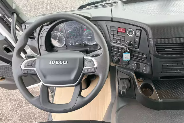 Iveco T-Way AD380T43H-4500 AT 6x4 Chassis Cabin