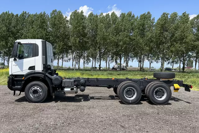 Iveco T-Way AD380T43H-4500 AT Mixer 6x4 Chassis Cabin