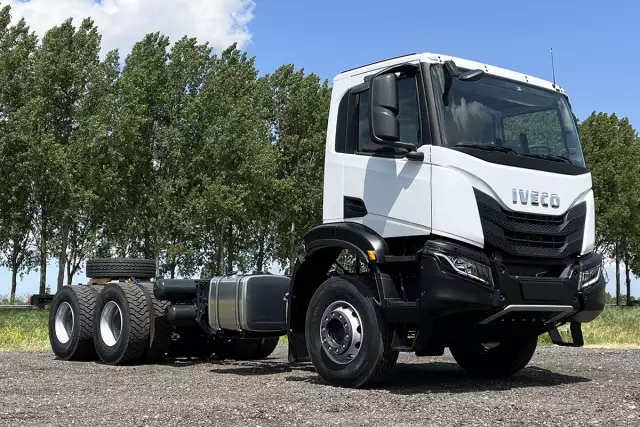 Iveco T-Way AD380T43H-4500 AT Mixer 6x4 Chassis Cabin