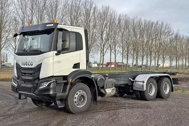 Iveco T-Way AD380T43H