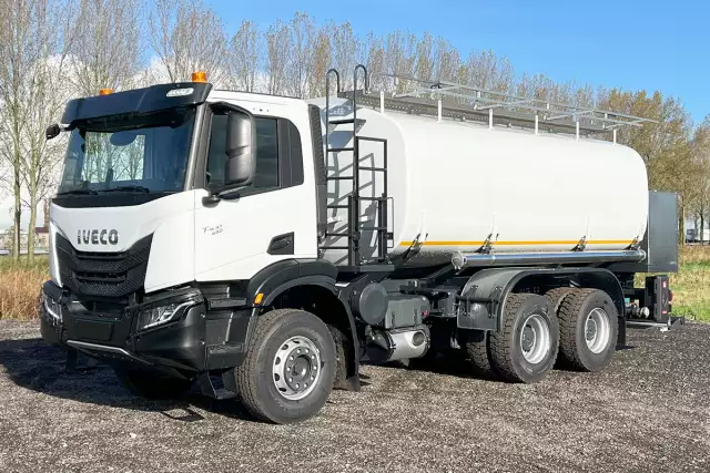 Iveco T-Way AD380T43H AT 6x4 Fuel Tank Truck