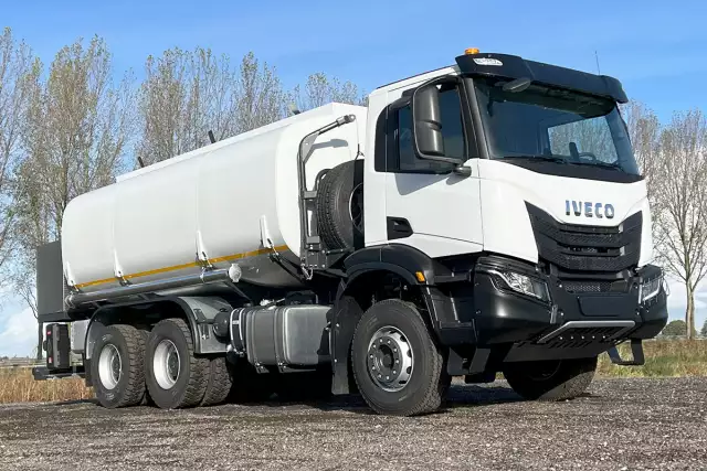 Iveco T-Way AD380T43H AT 6x4 Fuel Tank Truck