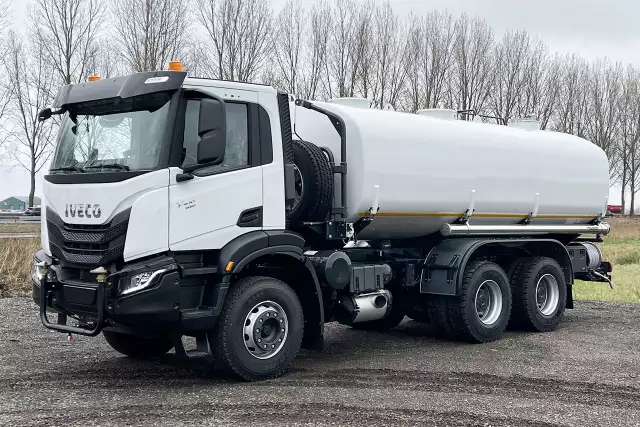 Iveco T-Way AD380T43H AT 6x4 Water Spray Truck