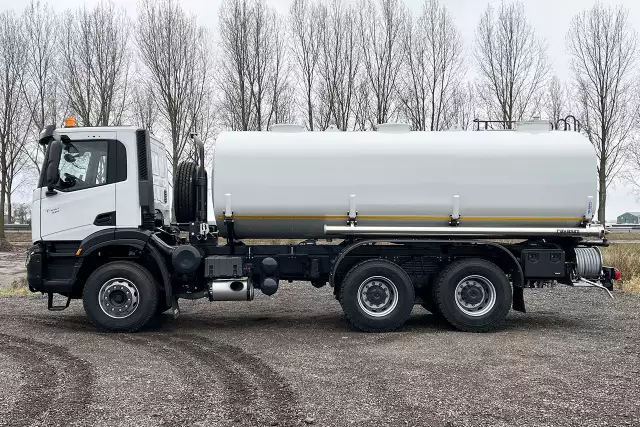 Iveco T-Way AD380T43H AT 6x4 Water Spray Truck