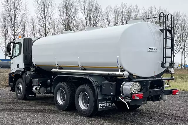 Iveco T-Way AD380T43H AT 6x4 Water Spray Truck