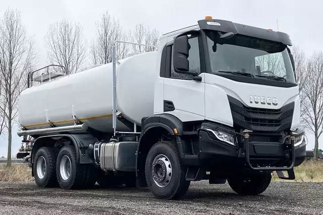 Iveco T-Way AD380T43H AT 6x4 Water Spray Truck