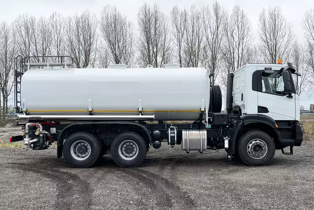 Iveco T-Way AD380T43H AT 6x4 Water Spray Truck