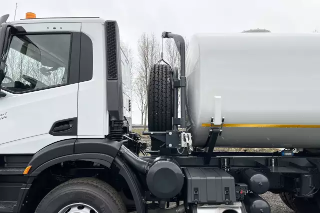 Iveco T-Way AD380T43H AT 6x4 Water Spray Truck