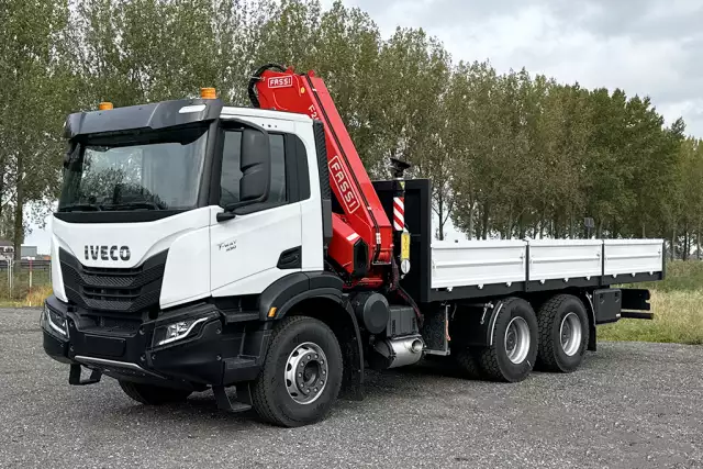 Iveco T-Way AD380T43H AT Fassi F245A.0.24 6x4 Crane Truck