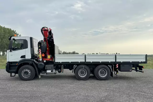 Iveco T-Way AD380T43H AT Fassi F335A.2.24 6x4 Camião com grua