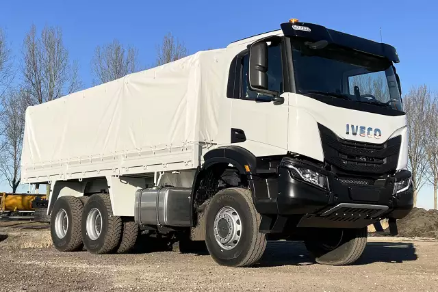 Iveco T-Way AD380T43WH AT 6x6 Tarpaulin/Canvas Body Truck