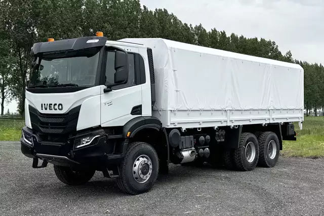 Iveco T-Way AD380T43WH AT 6x6 Caisse bâchée