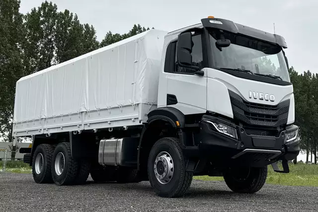 Iveco T-Way AD380T43WH AT 6x6 Caisse bâchée