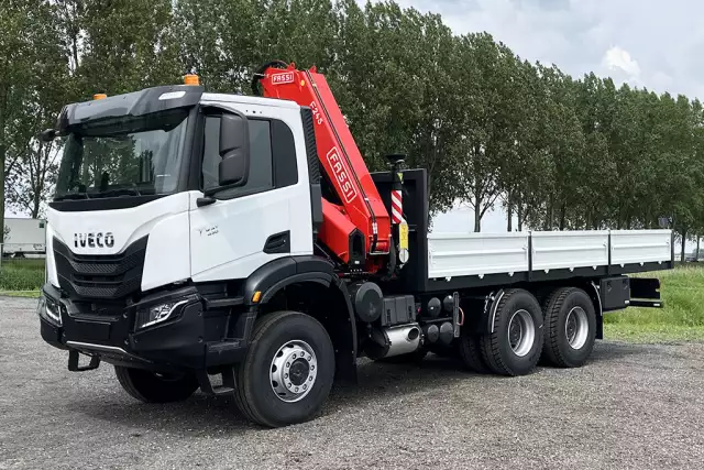 Iveco T-Way AD380T43WH AT Fassi F245A.0.24 6x6 Crane Truck