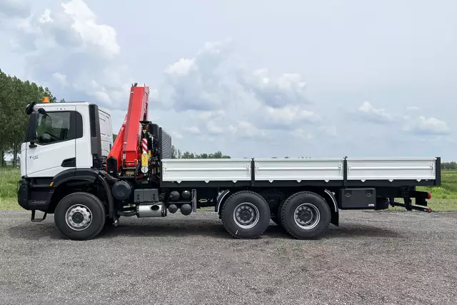 Iveco T-Way AD380T43WH AT Fassi F245A.0.24 6x6 Crane Truck