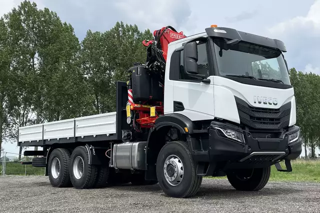 Iveco T-Way AD380T43WH AT Fassi F245A.0.24 6x6 Crane Truck