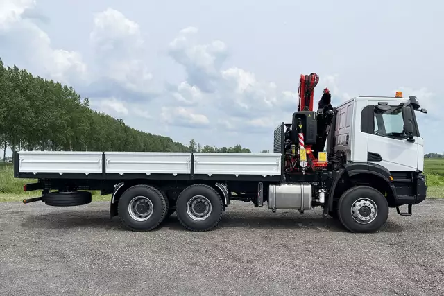 Iveco T-Way AD380T43WH AT Fassi F245A.0.24 6x6 Crane Truck