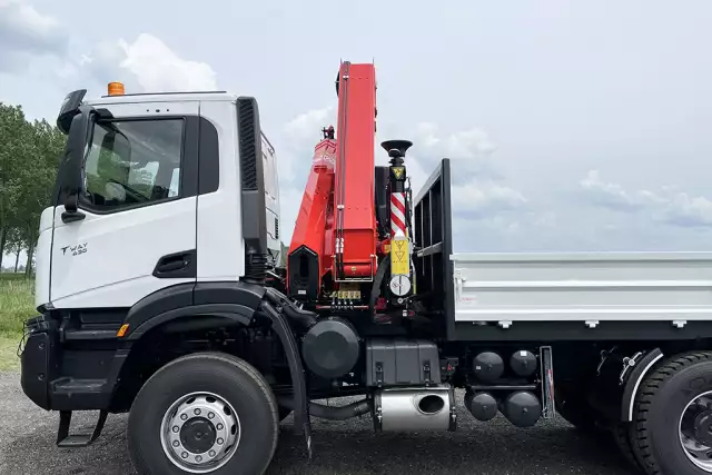 Iveco T-Way AD380T43WH AT Fassi F245A.0.24 6x6 Crane Truck