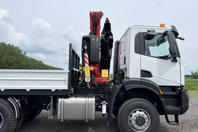 Iveco T-Way AD380T43WH AT Fassi F245A.0.24 6x6 Crane Truck