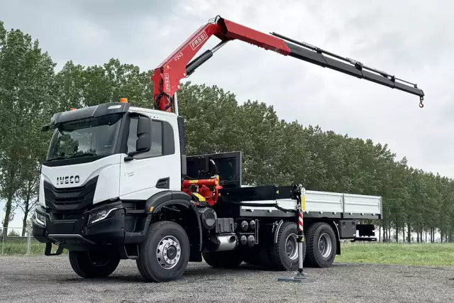 Iveco T-Way AD380T43WH AT Fassi F245A.0.24 6x6 Crane Truck