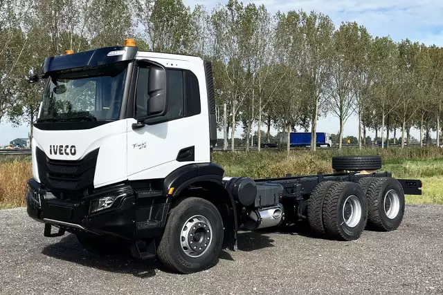 Iveco T-Way AD380T47H-3800 6x4 Chassi Cabine