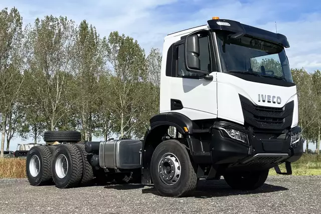 Iveco T-Way AD380T47H-3800 6x4 Chassi Cabine