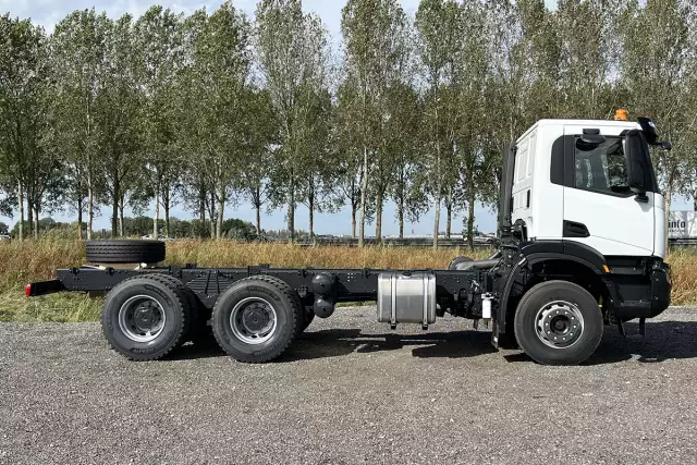 Iveco T-Way AD380T47H-3800 6x4 Chassi Cabine