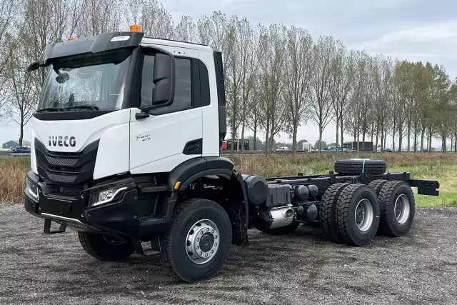 Iveco T-Way AD380T47WH-3800 6x6 Chassis Cabin