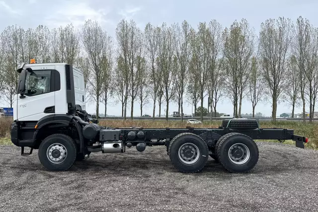 Iveco T-Way AD380T47WH-3800 6x6 Chassis Cabin