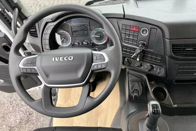 Iveco T-Way AD380T47WH-3800 6x6 Chassis Cabin