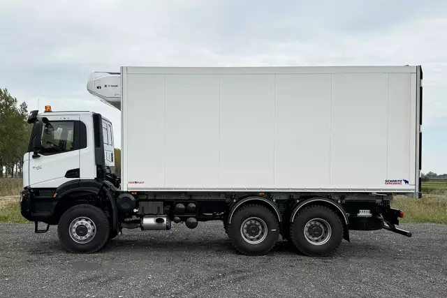 Iveco T-Way AD380T47WH 6x6 Refrigerated Box Truck