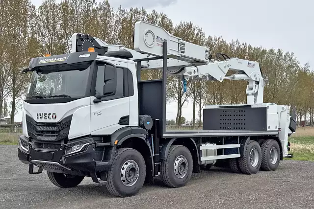 Iveco T-Way AD410T43H AT Stellar 28000 Tire-Handler
