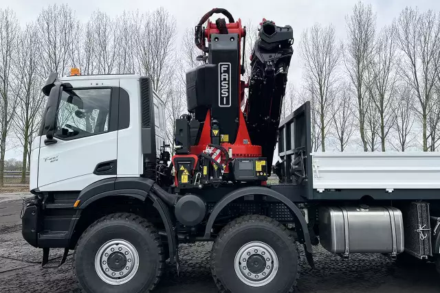 Iveco T-Way AD410T47WH AT Fassi F1150RA2.28 8x8 Crane Truck