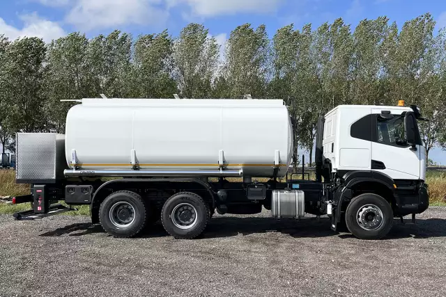 Iveco T-Way AT380T47H 6x4 Fuel Tank Truck