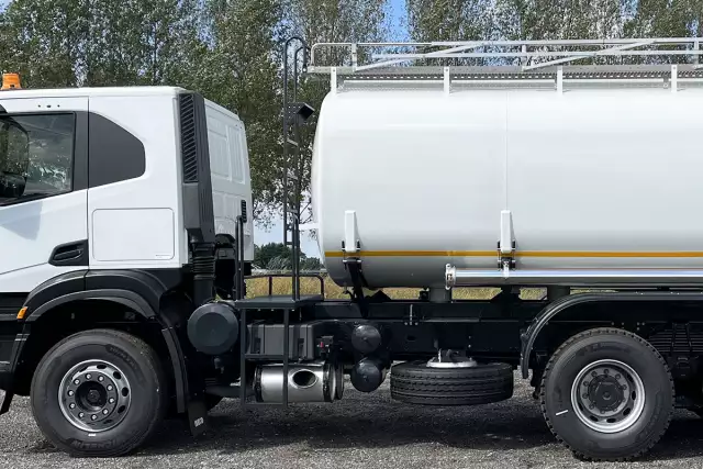 Iveco T-Way AT380T47H 6x4 Fuel Tank Truck