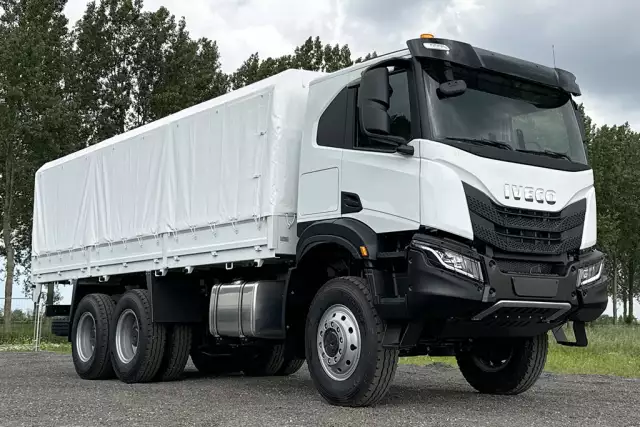 Iveco T-Way AT380T47WH AT 6x6 Encerado