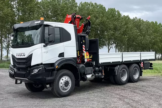 Iveco T-Way AT380T47WH AT Fassi F335A.2.24 6x6 Crane Truck