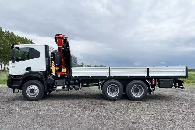 Iveco T-Way AT380T47WH AT Fassi F335A.2.24 6x6 Crane Truck