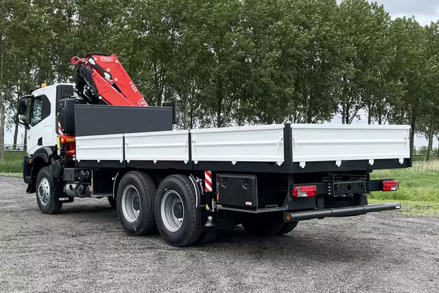 Iveco T-Way AT380T47WH AT Fassi F335A.2.24 6x6 Crane Truck