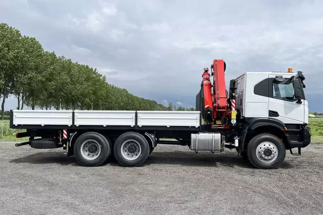 Iveco T-Way AT380T47WH AT Fassi F335A.2.24 6x6 Crane Truck