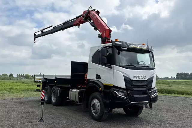 Iveco T-Way AT380T47WH AT Fassi F335A.2.24 6x6 Crane Truck