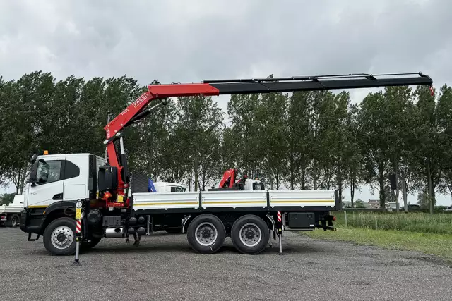 Iveco T-Way AT380T47WH AT Fassi F335A.2.24 6x6 Crane Truck