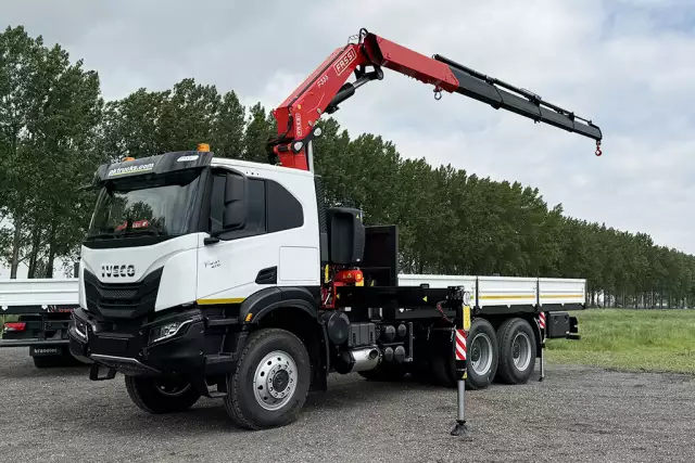 Iveco T-Way AT380T47WH AT Fassi F335A.2.24 6x6 Crane Truck