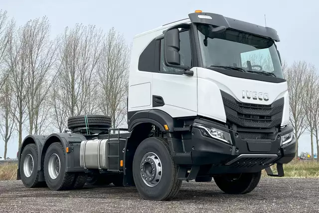 Iveco T-Way AT720T43TH AT ADR 6x4 Tractor Head