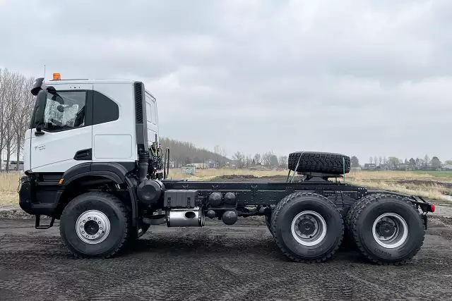 Iveco T-Way AT720T47WH 6x6 Tractor Head